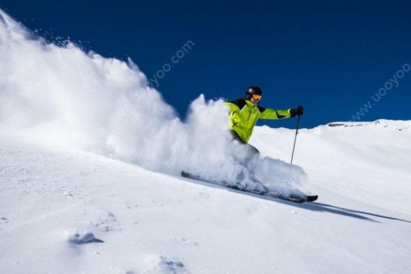 C羅和女友滑雪，滑雪有什么注意事項？(4)