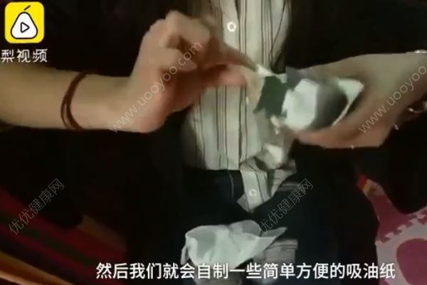 表演系女生吃飯用紙吸油，因為長胖會掛科！(3)