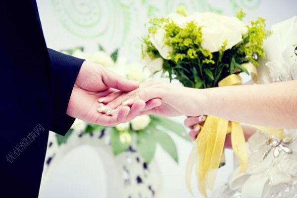 戀愛4年，準(zhǔn)婆婆嫌她面相不喜慶反對(duì)結(jié)婚(1)