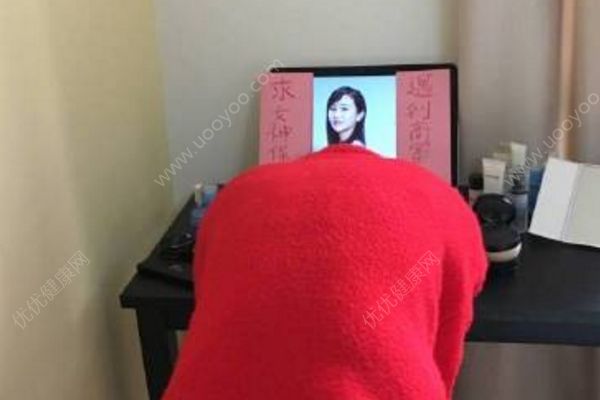 女子相親拜畫像求保佑，遇到霸道總裁(2)