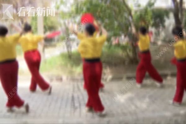 60歲領(lǐng)舞大媽頻頻尿失禁，醫(yī)生：跳舞會(huì)加重病情(2)