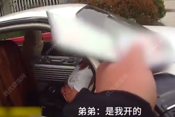 姐姐把車給無證弟弟開：大不了拘留5天，有什么了不起的(3)