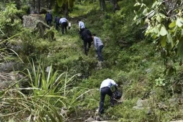 女子失蹤一月朋友圈還在更新，民警山里找到其尸體(1)