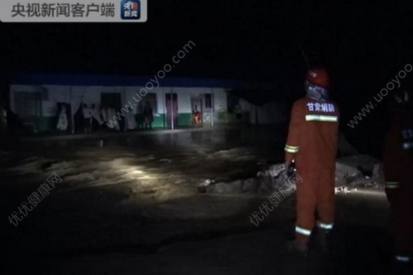 甘肅白銀強(qiáng)降雨引發(fā)山洪多輛車被沖入黃河，已致8死(1)