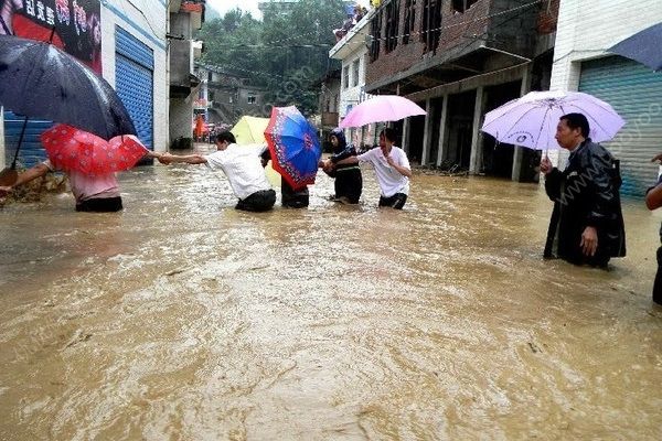 四川屏山暴雨引發(fā)洪災，失聯(lián)人數(shù)上升至6人(4)