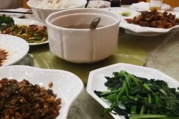 桂林一酒店承辦全國性學(xué)術(shù)會議，上百人食物中毒(2)