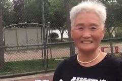 73歲籃球奶奶每天打球能輕松上籃，老年人適合什么運動？[多圖]