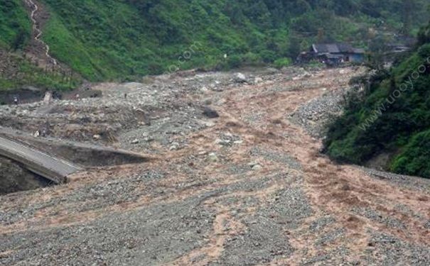 四川茂縣泥石流死傷無數(shù)：夏季連續(xù)暴雨泥石流發(fā)生應(yīng)該如何逃生？(1)