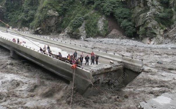 四川茂縣泥石流死傷無數(shù)：夏季連續(xù)暴雨泥石流發(fā)生應(yīng)該如何逃生？(3)