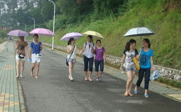 下雨天散步好嗎？雨中散步的好處有哪些？(1)