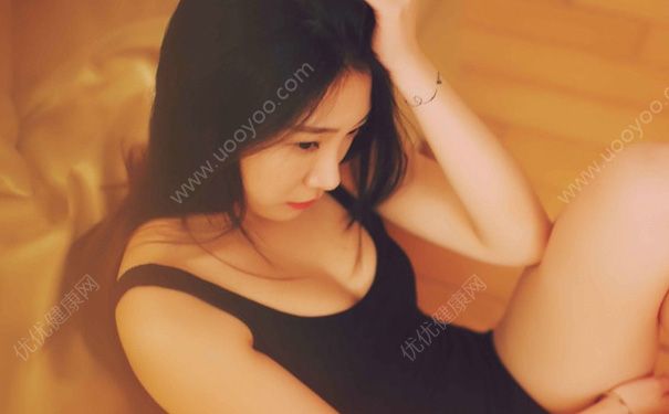 19歲女胸部的白色東西是什么？19歲乳頭有白色分泌物正常嗎？(4)