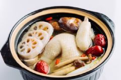 秋季吃什么食物預(yù)防感冒？秋季預(yù)防感冒的食療方有哪些？[圖]