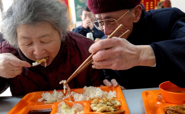 老年人適合的搭配膳食有哪些？老年人適合怎樣飲食？(1)