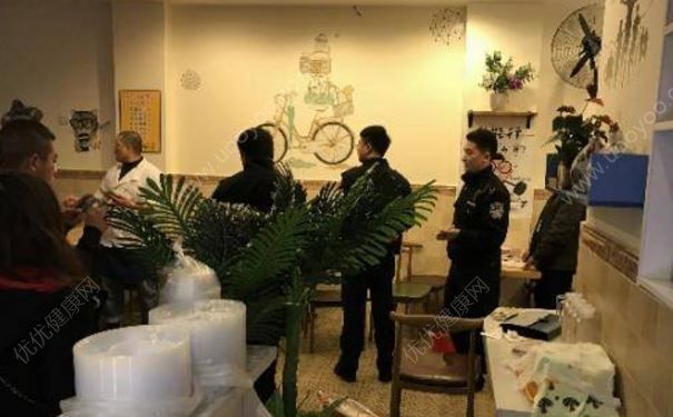 四川某校外餐館疑似食物中毒事件，46人被送醫(yī)救治(4)