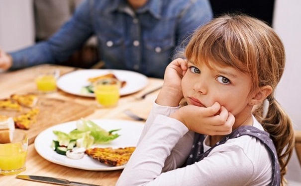 孩子厭食不吃飯?jiān)趺崔k？孩子厭食怎么辦？(1)