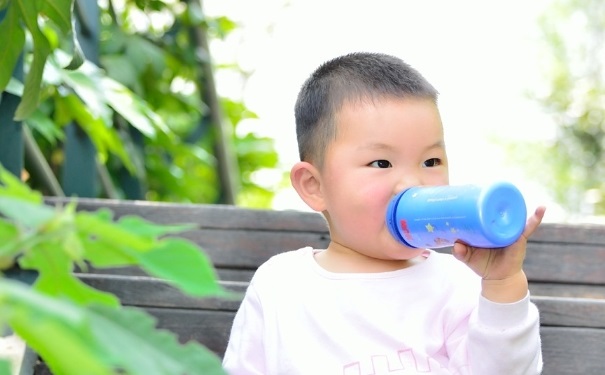 寶寶嗆水了怎么辦？如何預防寶寶嗆水？(1)