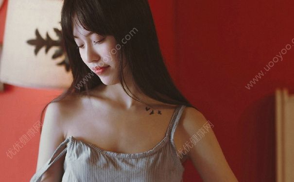 女生乳房里面硬硬的怎么回事？青春期胸部是硬的怎么辦？(3)