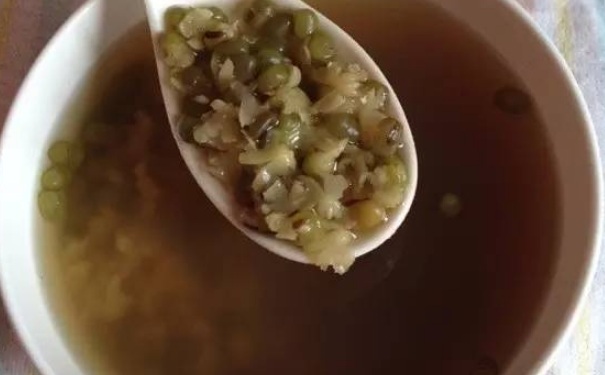 喝了綠豆湯多久能吃藥？為什么喝綠豆湯不能喝藥？(1)