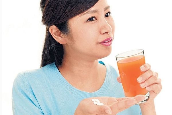 用飲料吃藥可以嗎？用飲料送服藥物當心會失效？(3)