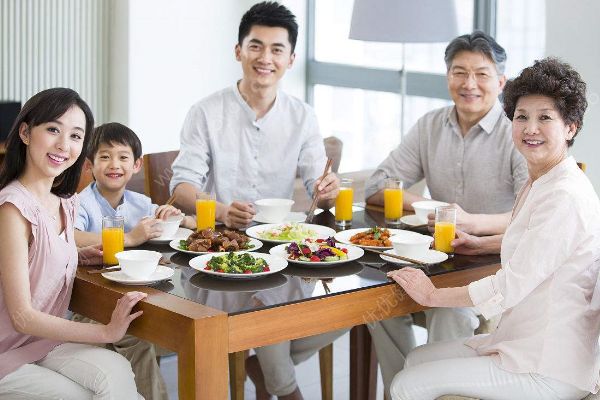 過年應(yīng)酬多飯前飯后這些事不能做  別讓飯局變成奪命局(2)