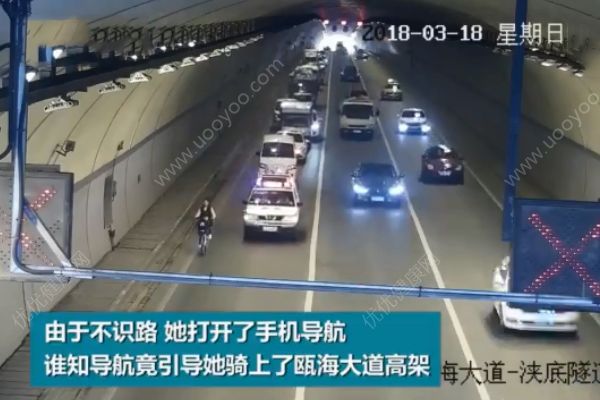 女子騎共享單車上高架！還把兒子放在車籃里！(3)