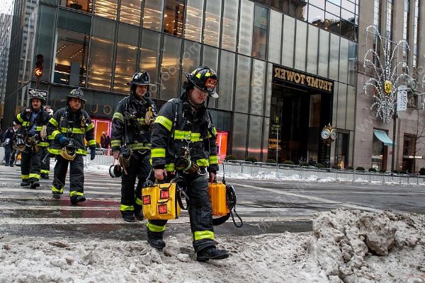 特朗普家的大樓著火了！已經(jīng)造成年人員傷亡！(2)