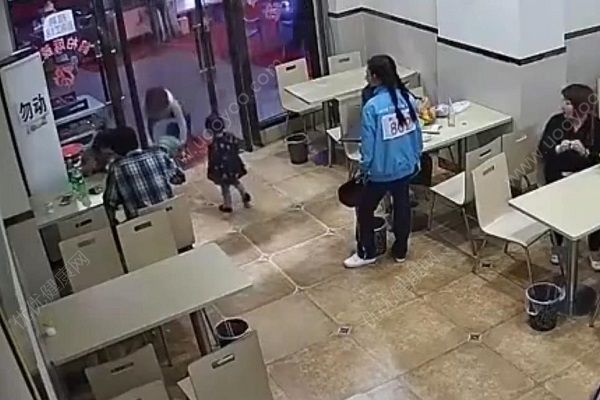 孕婦故意伸腳絆倒4歲男童，孩子患先天性心臟已住院(2)