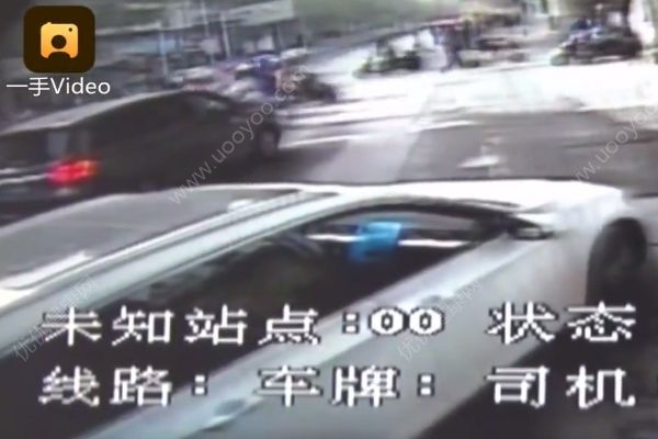 “路怒男”多次別公交車(chē)致追尾，遭一車(chē)憤怒乘客“教訓(xùn)”(2)