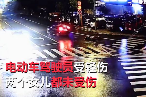 汽車撞倒母女3人！女孩車輪旁翻滾幾圈竟安然無恙！(4)