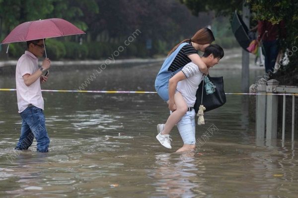 甘肅遭遇強(qiáng)對流天氣暴雨冰雹，已疏散群眾三百多人(3)