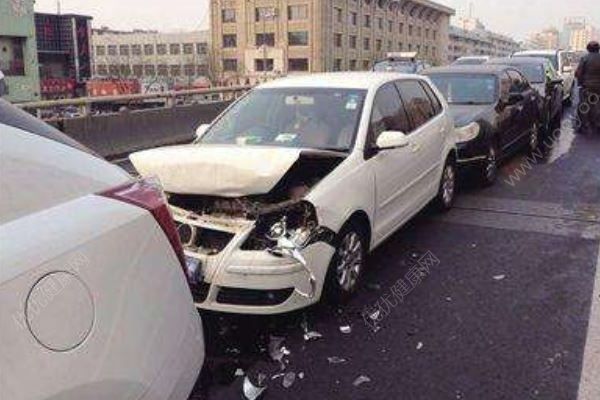 陳建州超跑遭追尾，汽車之間發(fā)生碰撞后如何處理(3)