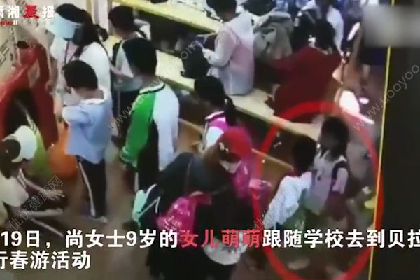 湖南9歲女孩阻止一對母子插隊，被男孩母親推搡腳踹(1)