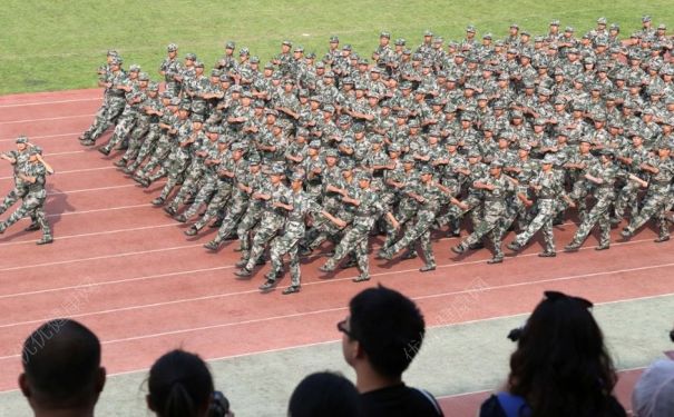 大學(xué)軍訓(xùn)多久？大學(xué)軍訓(xùn)有什么項(xiàng)目？(1)