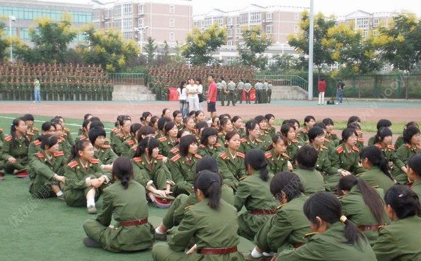 大學軍訓能化妝嗎？軍訓可以化妝嗎？(4)