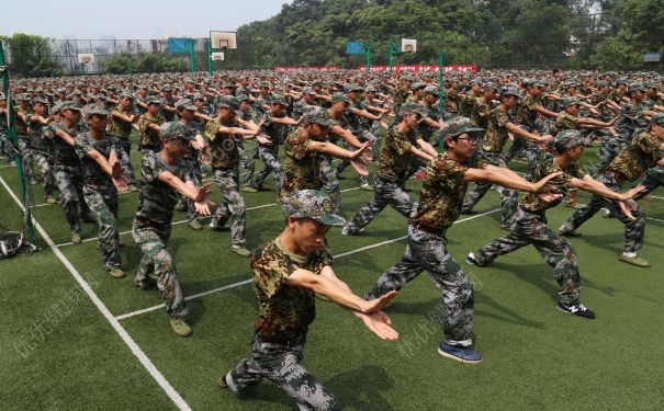 軍訓下雨了怎么辦？軍訓下雨還會訓練嗎？(1)