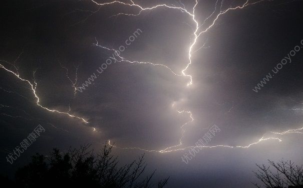 下雨天有魚釣嗎？夏季大雨天釣魚好嗎？(4)