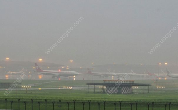 雷雨天氣飛機(jī)能起飛嗎？飛機(jī)遇到雷電怎么辦？(1)