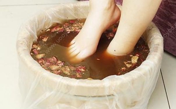 花椒泡腳能祛體內(nèi)濕氣嗎？花椒泡腳有什么好處？(1)