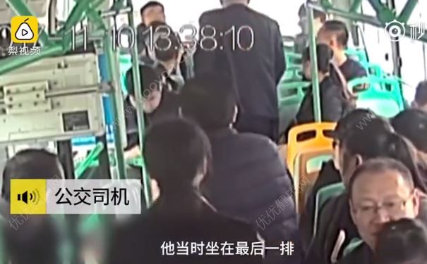 小伙剛拔完智齒，坐公交車血流一地，嚇壞一車人(2)