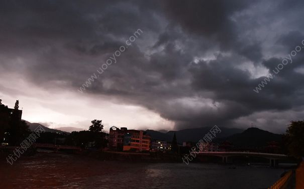 打雷可以撐傘嗎？打雷下雨能不能打傘？(4)