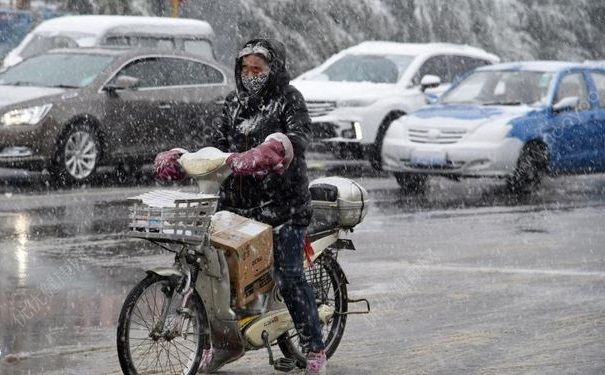 多地迎來下半年首場降雪，氣溫驟降要注意什么？(2)