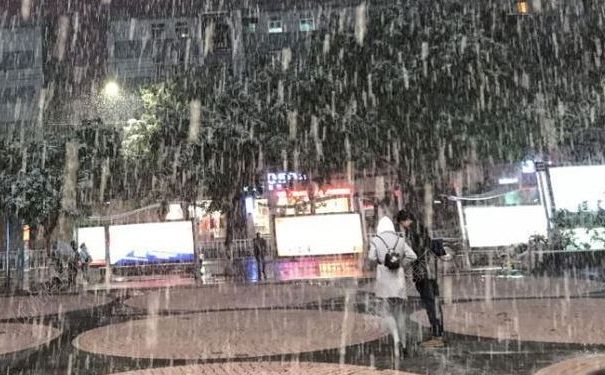 多地迎來下半年首場降雪，氣溫驟降要注意什么？(3)