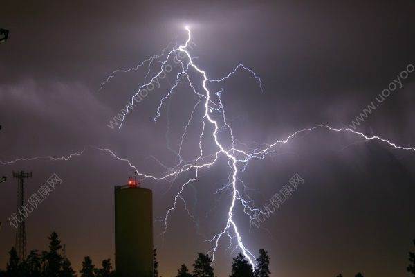 打雷可以用電腦嗎？打雷玩電腦會(huì)怎么樣？(4)