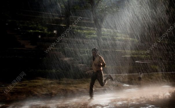 淋雨后頭疼怎么辦？淋雨了頭痛怎么辦？(1)