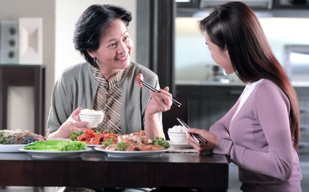 女人坐月子應該大補嗎？坐月子期間飲食有什么講究？(1)