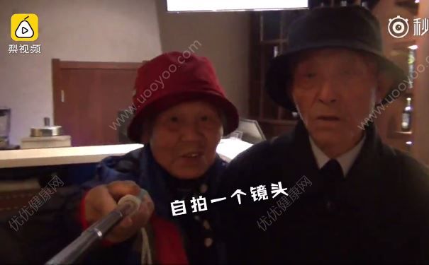 80歲金婚老人重度蜜月，全程自拍秀恩愛(ài)，晚年該怎樣享受生活？(1)