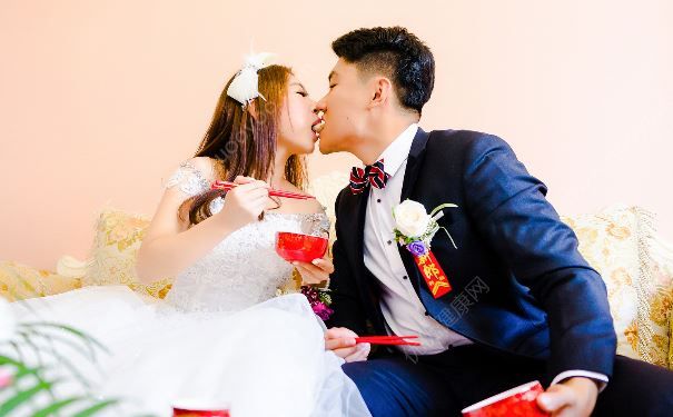 小兩口結(jié)婚僅花2110元，婚禮開支占比最大的是房租1500元(3)