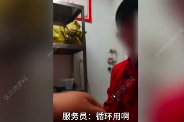 直擊小龍坎老火鍋后廚：“老油”反復(fù)用，餐具拖把一起洗！(3)