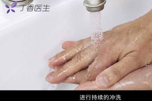 為治感冒給孩子蒸足燙傷，燙傷如何緊急處理？(2)