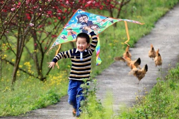 抱娃女子客車站內(nèi)被碾壓致死，帶娃出行要注意些什么？(3)